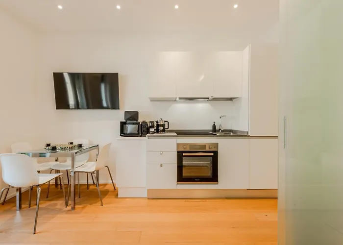 Easytopstay - Garibaldi Urban Nest *